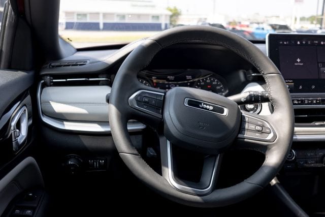 2025 Jeep Compass Limited - Photo 14