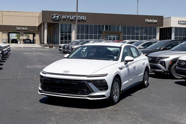 2026 Hyundai Sonata SE's photo