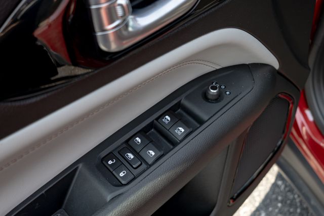 2025 Jeep Compass Limited - Photo 16