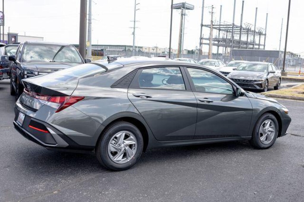 New 2026 Hyundai Elantra SE Sedan