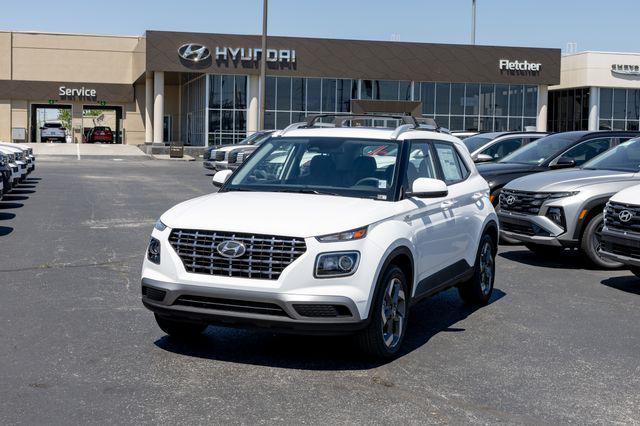 2026 Hyundai Venue SEL w/ 2-Tone Roof IVT's photo