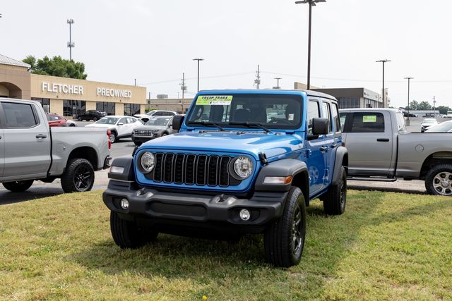 2026 Jeep Wrangler Sport's photo