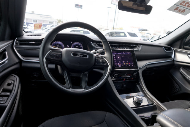 Used 2025 Jeep Grand Cherokee Laredo X SUV