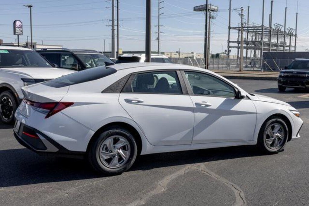 New 2026 Hyundai Elantra SE Sedan