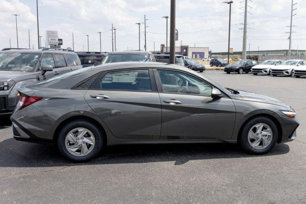 New 2026 Hyundai Elantra SE Sedan