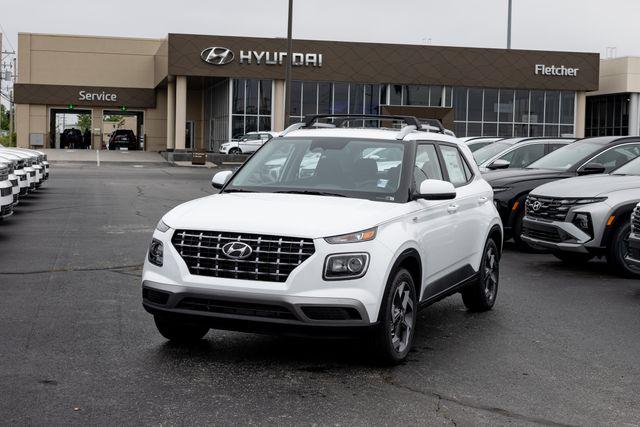 2026 Hyundai Venue SEL w/ 2-Tone Roof IVT's photo