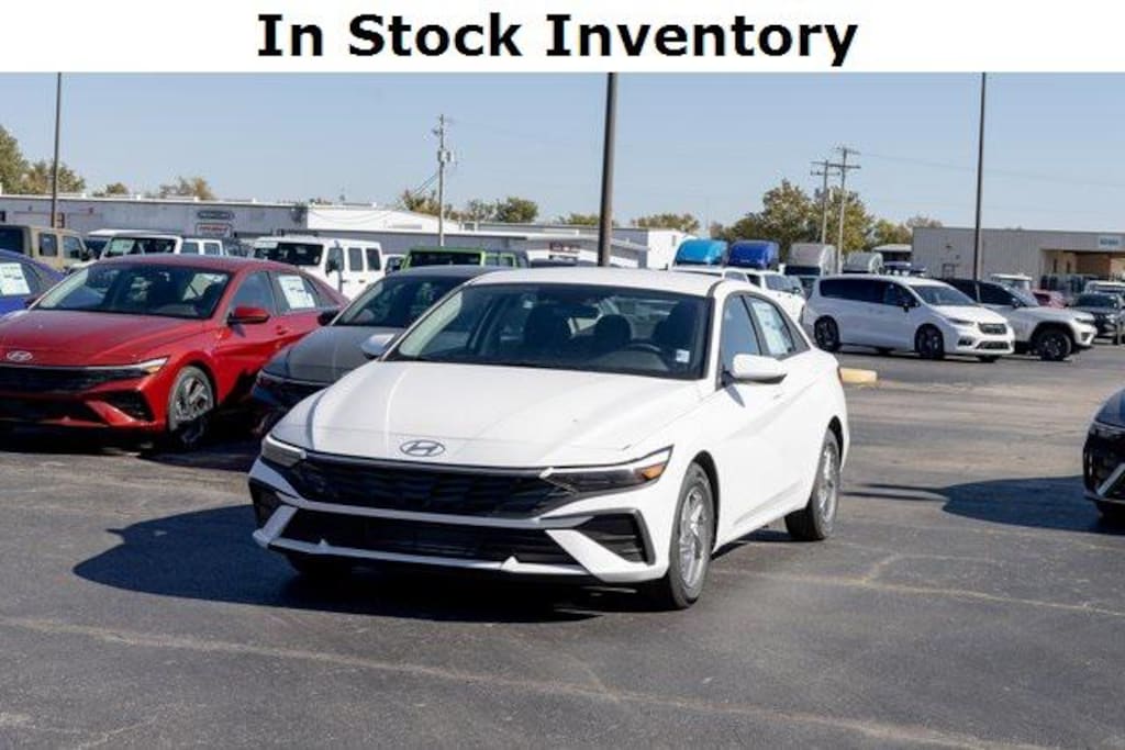 New 2025 Hyundai Elantra SE Sedan