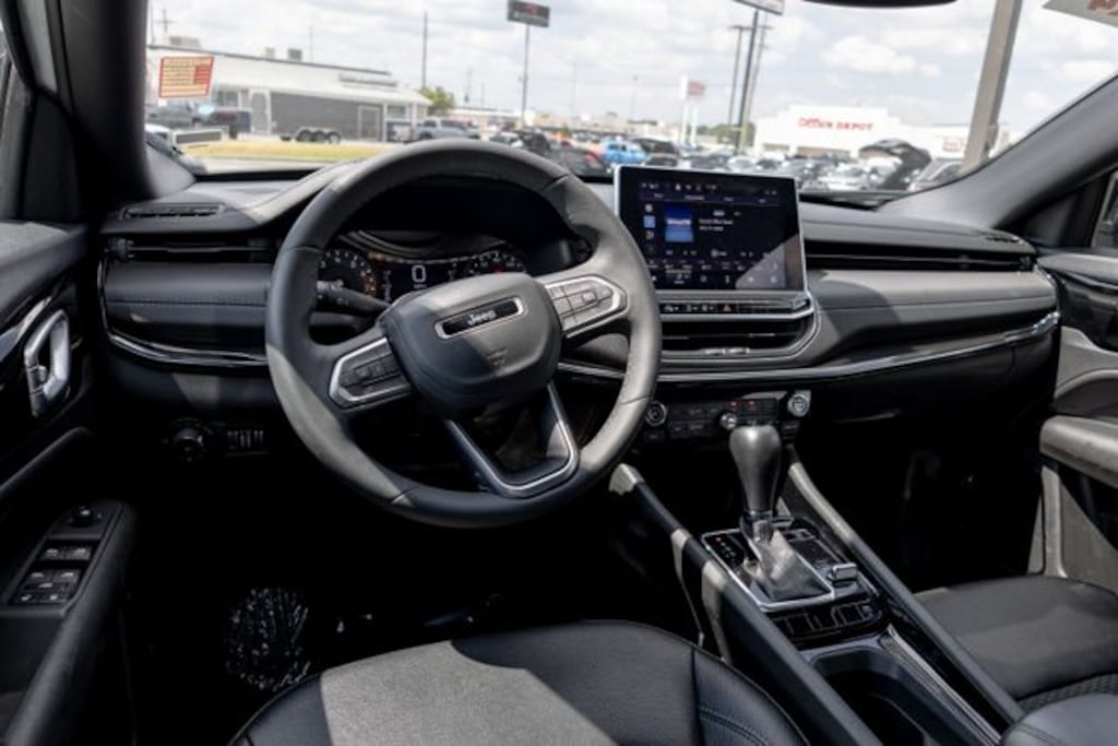 Used 2025 Jeep Compass Latitude SUV