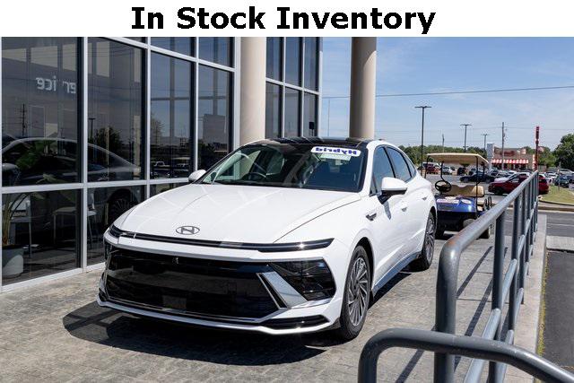 2025 Hyundai Sonata Hybrid Sedan 