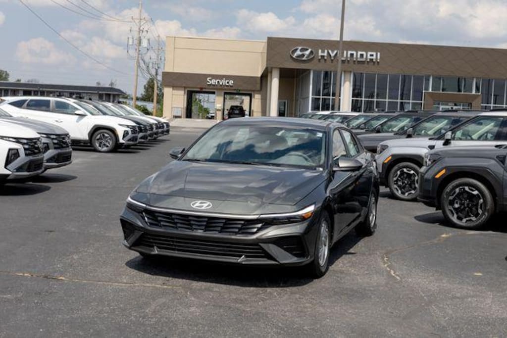 New 2026 Hyundai Elantra SE Sedan