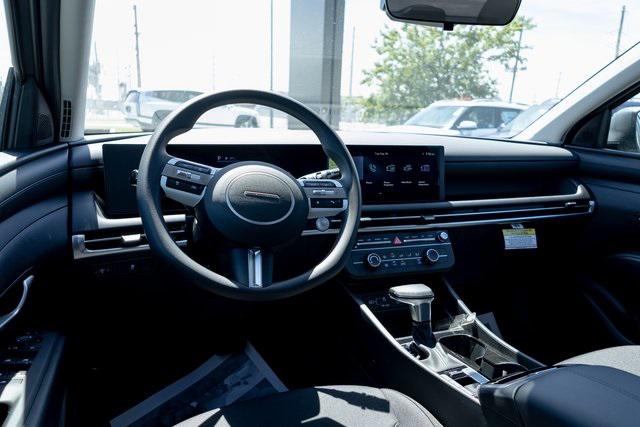 2026 Hyundai Tucson SE photo 2