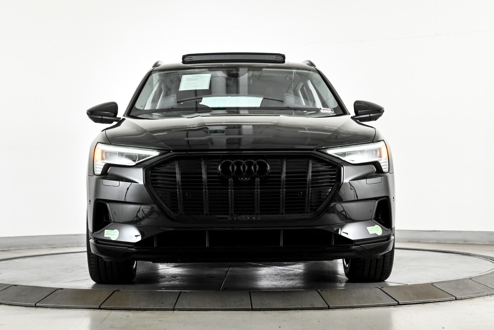 2023 Audi e-tron Premium Plus photo 2
