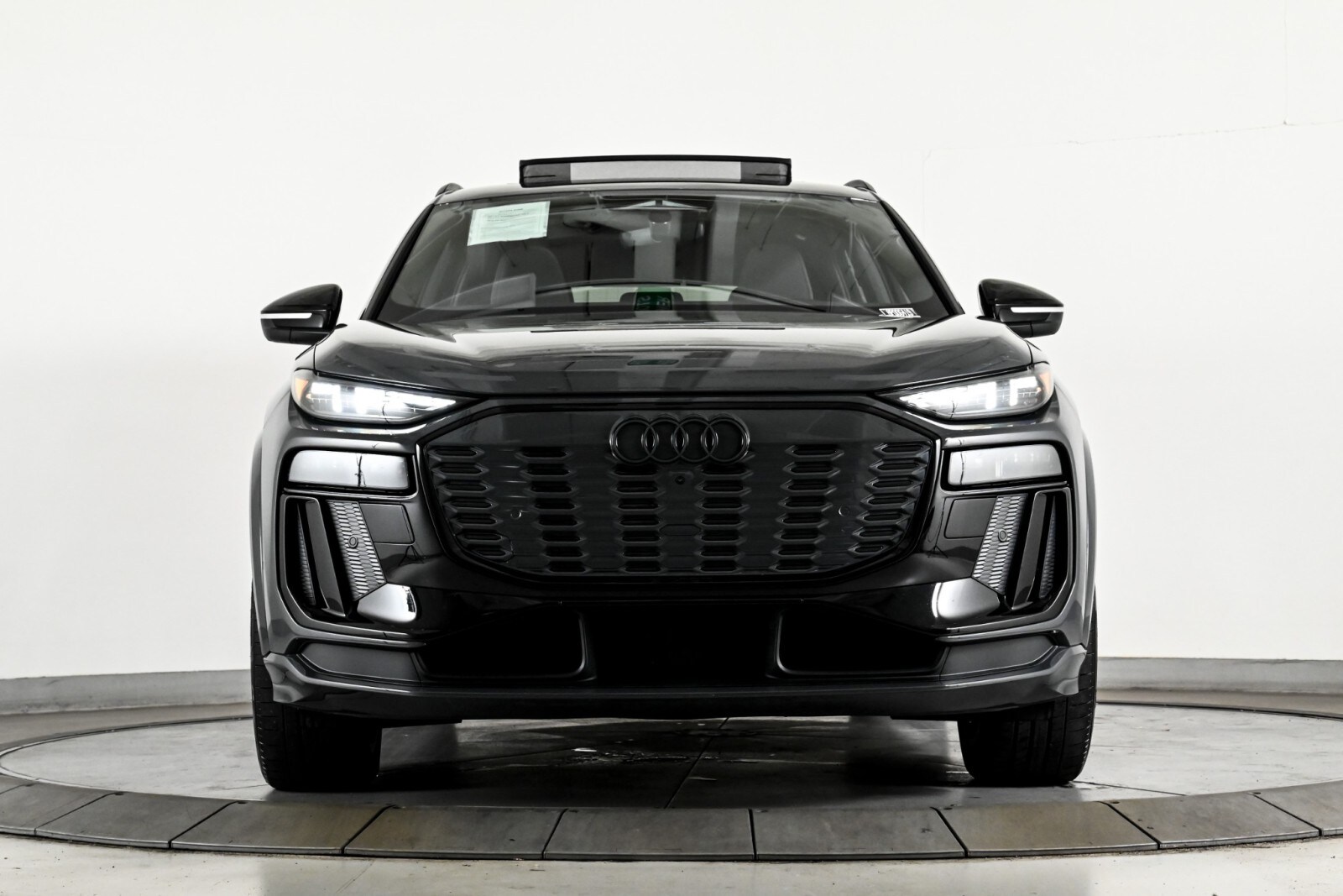 2025 Audi SQ6 photo 2