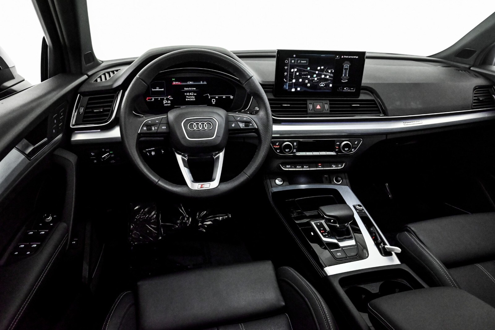 2025 Audi Q5 45 S line Premium Plus photo 2