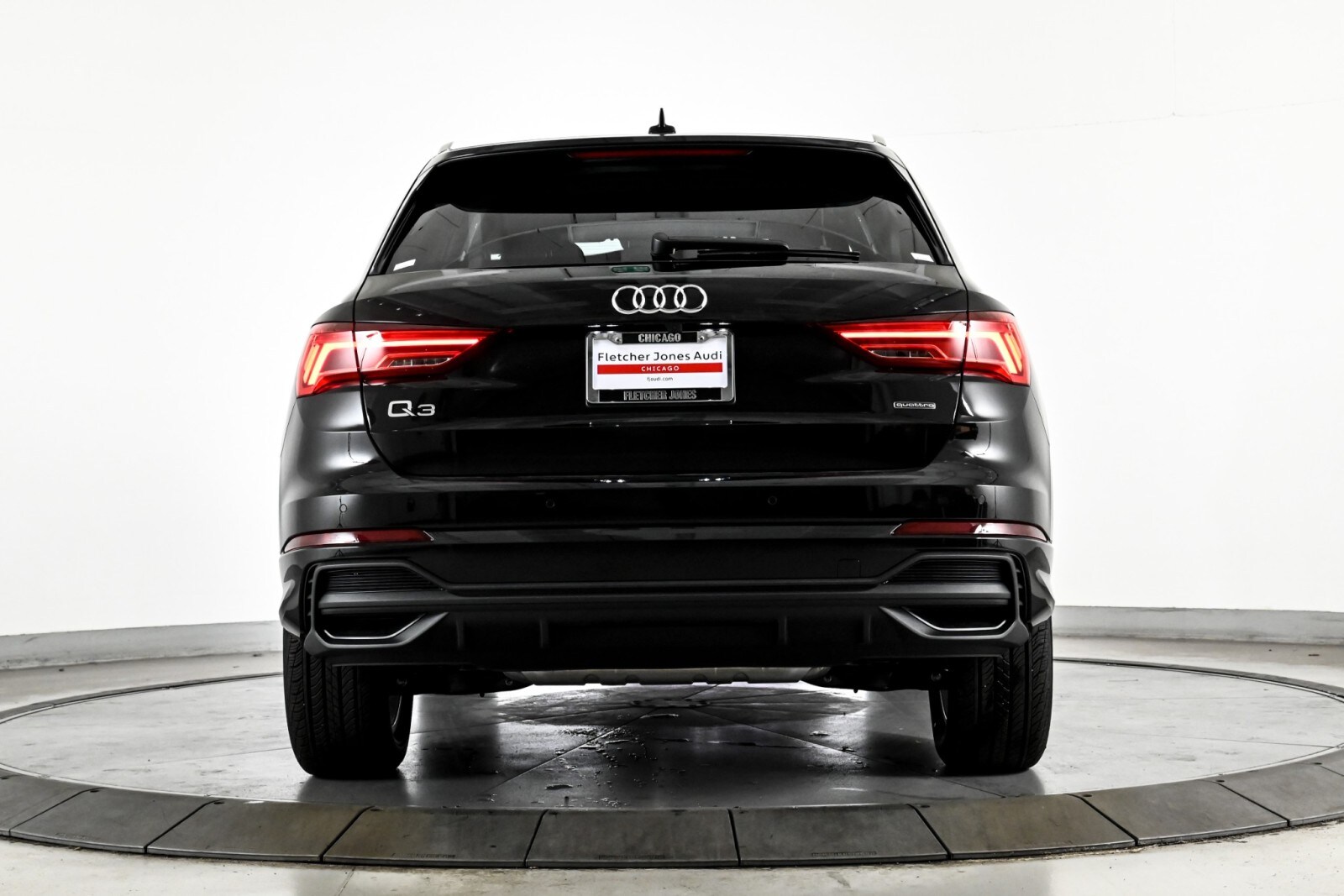 2025 Audi Q3 45 TFSI S line Premium photo 3
