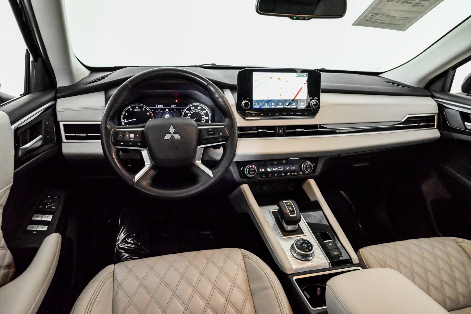 2022 Mitsubishi Outlander SEL photo 4