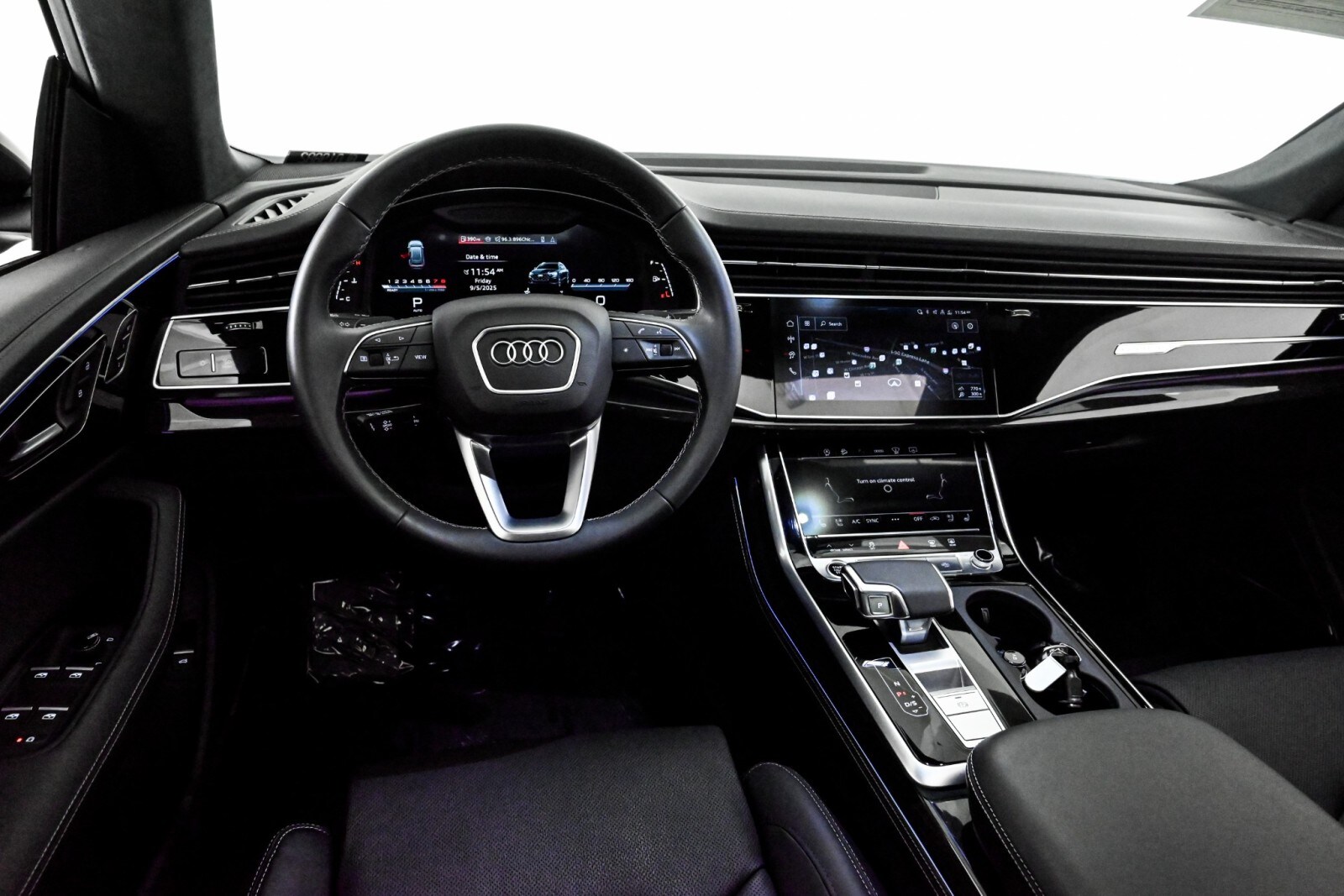 2025 Audi Q8 55 Prestige photo 2