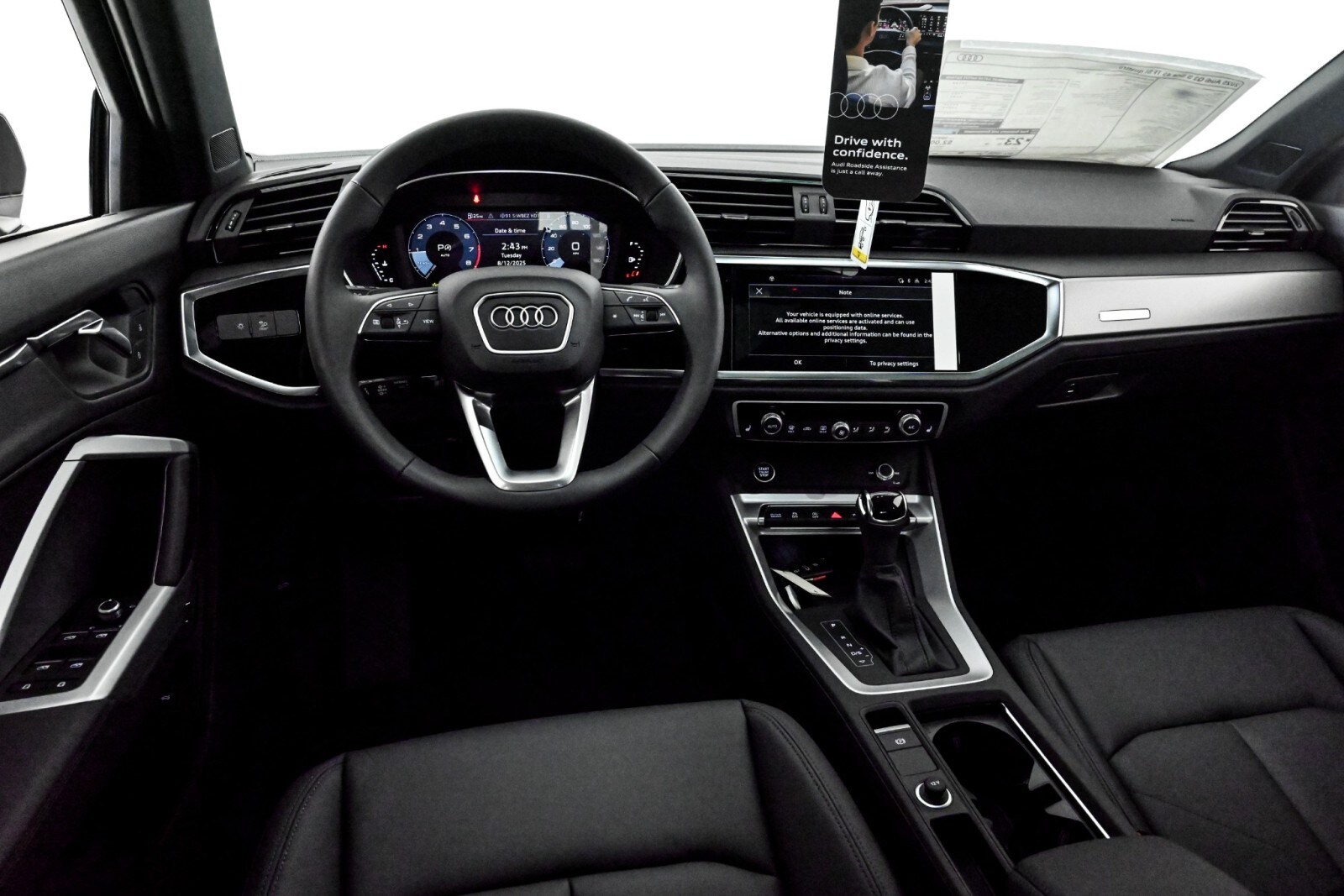 2025 Audi Q3 45 TFSI S line Premium photo 4