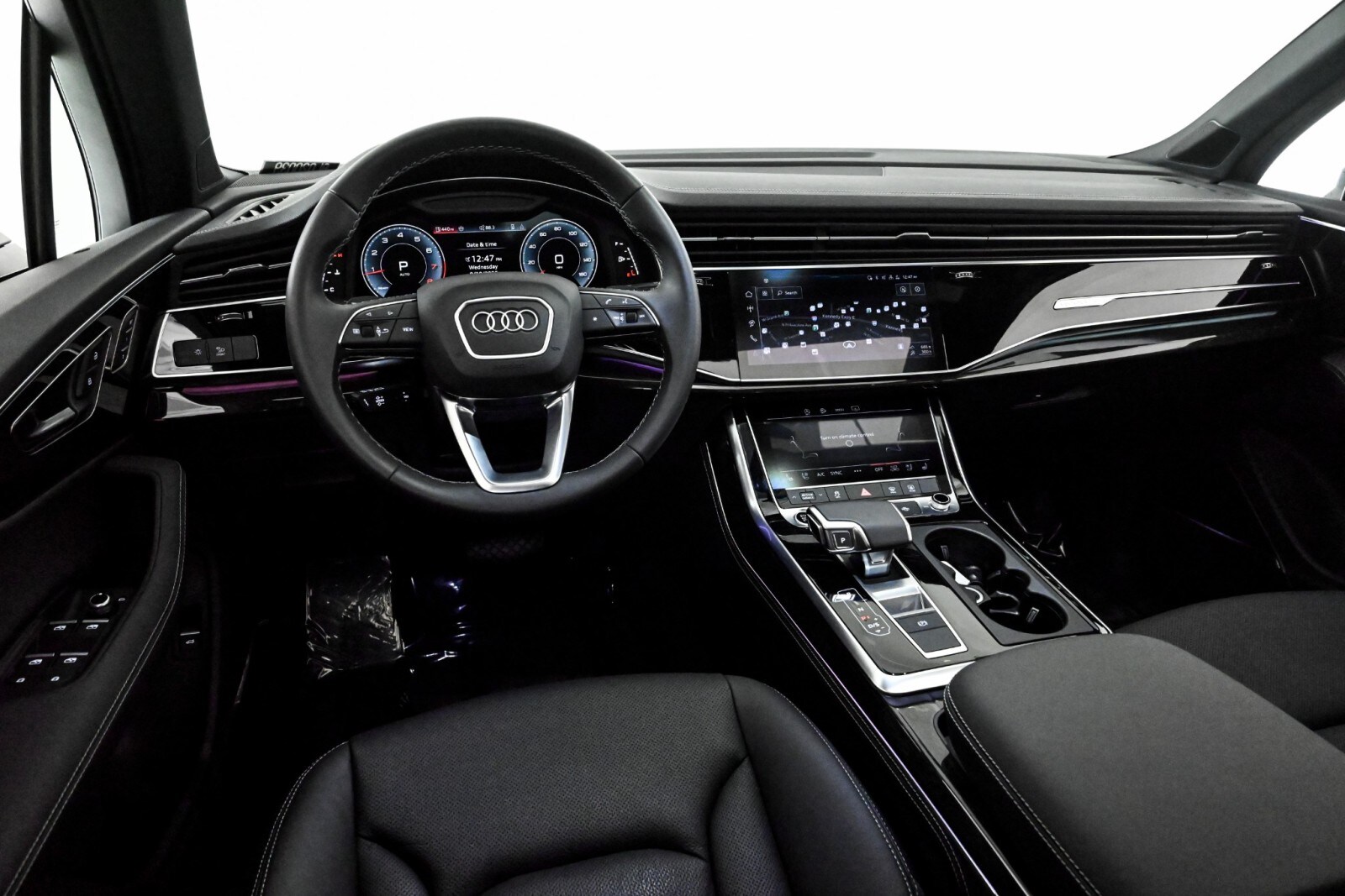 2025 Audi Q7 45 Premium Plus photo 2
