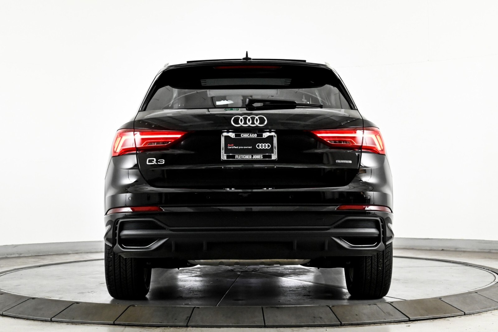 2025 Audi Q3 45 TFSI S line Premium photo 3