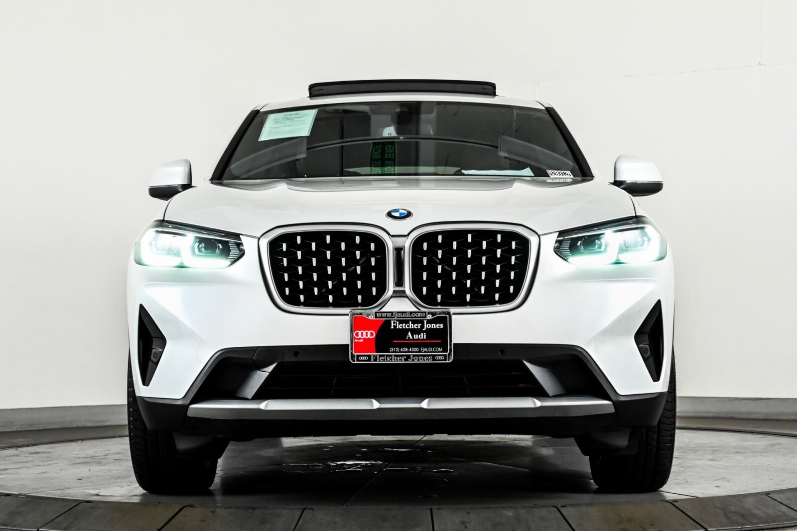 Used 2023 BMW X4 30i with VIN 5UX33DT02P9R32664 for sale in Chicago, IL