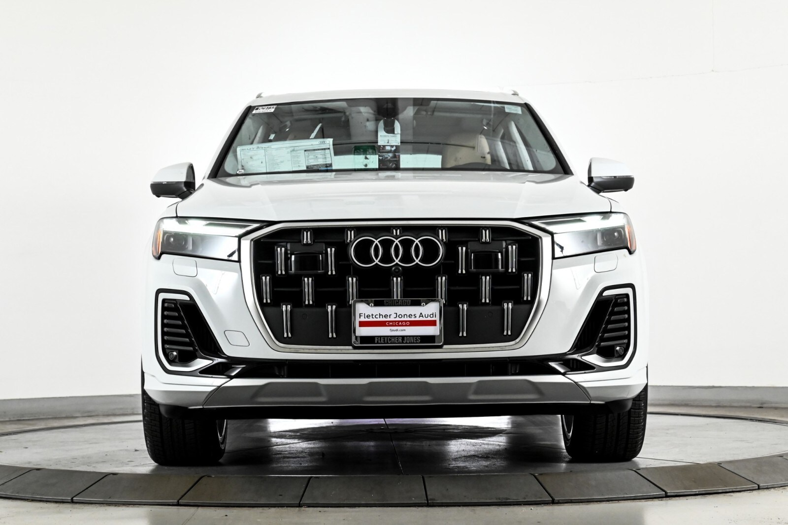 2025 Audi Q7 55 Premium Plus photo 2