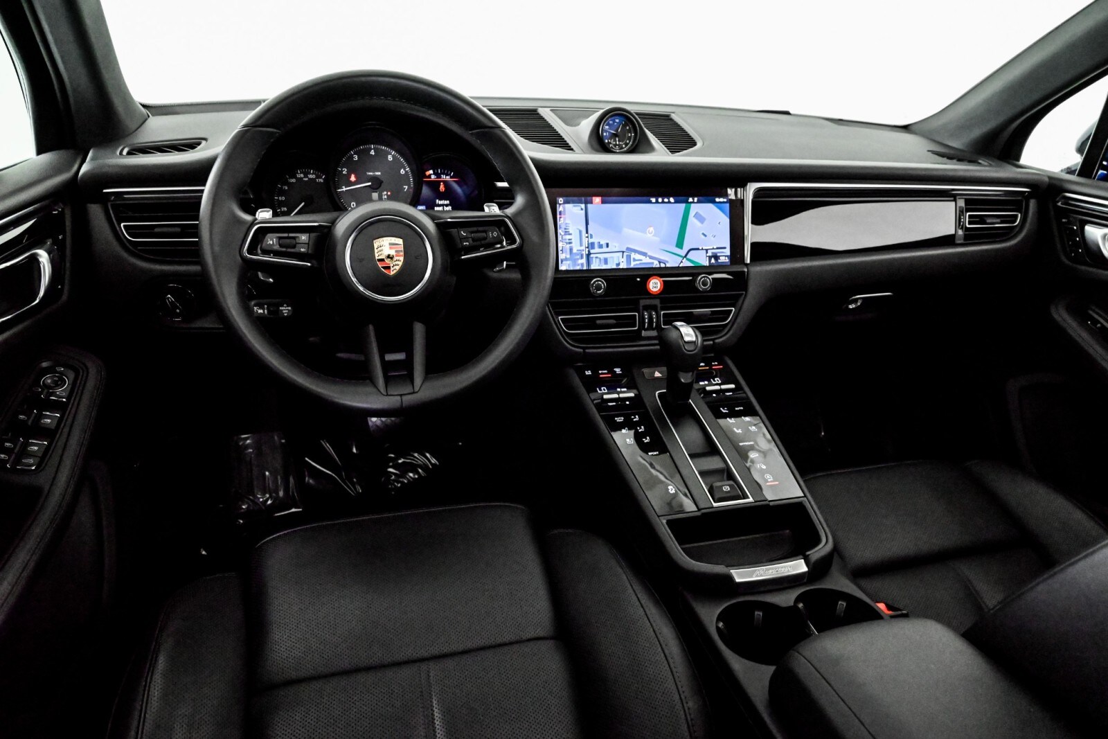 2024 Porsche Macan T photo 4