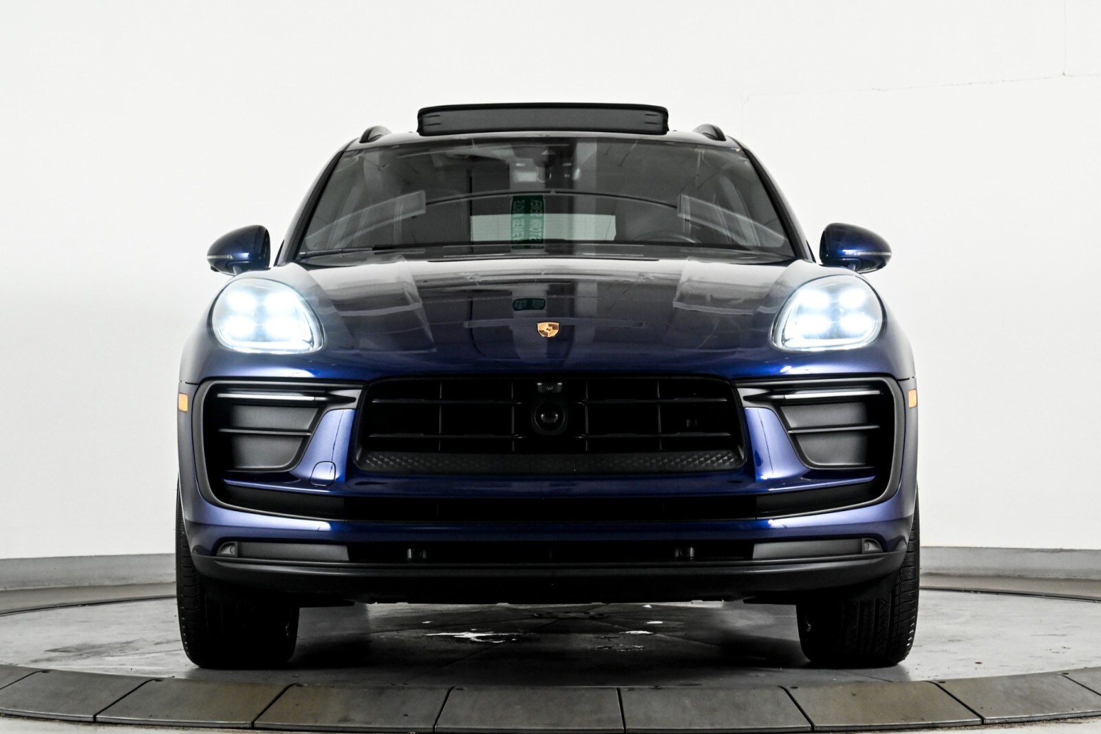 2024 Porsche Macan T photo 2