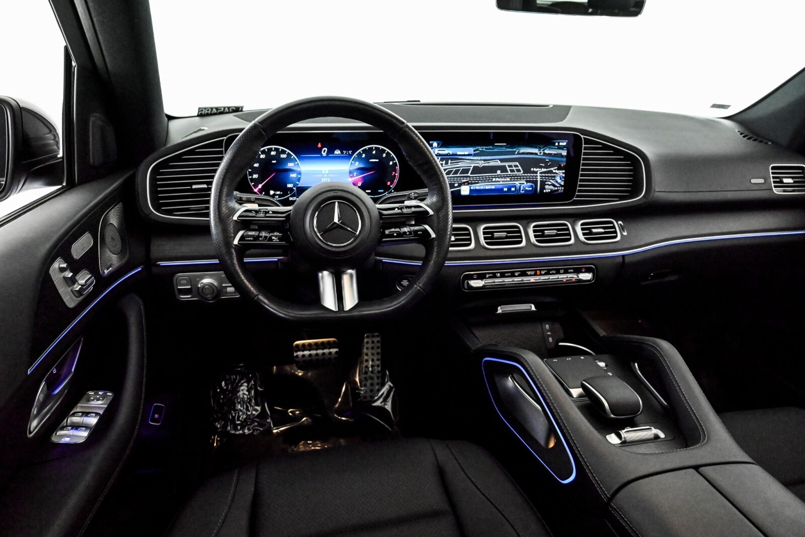 2025 Mercedes Benz GLS 450 4MATIC photo 2
