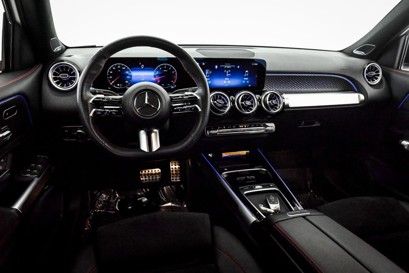 2025 Mercedes Benz GLB 250 4MATIC photo 4