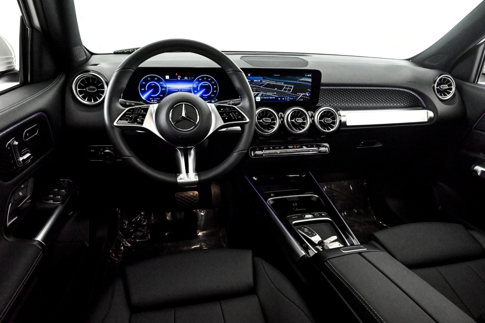 2025 Mercedes Benz EQB 300 4MATIC photo 2