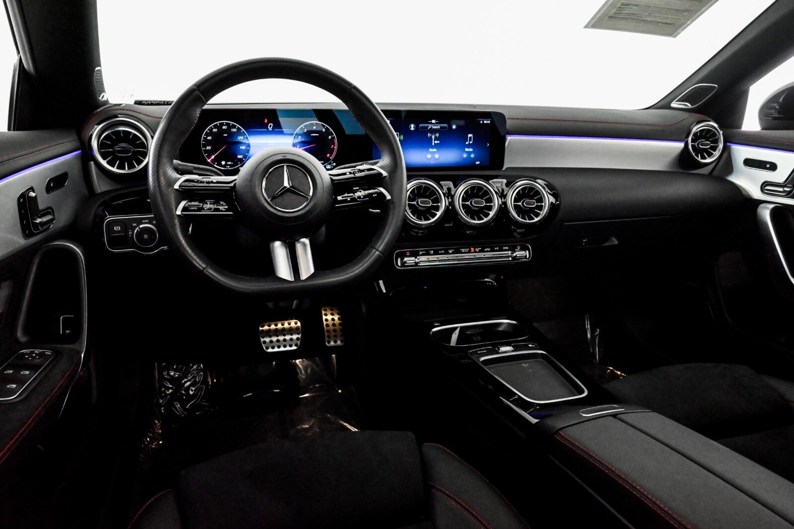 2025 Mercedes Benz CLA 250 4MATIC photo 4