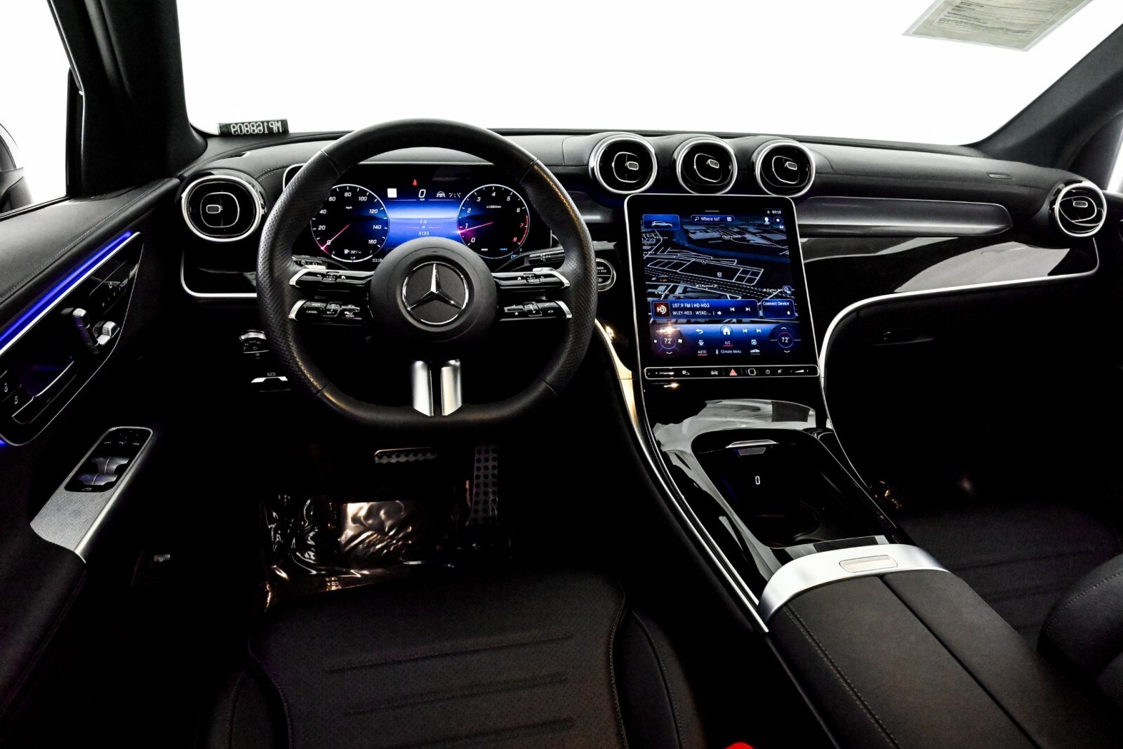 2024 Mercedes Benz GLC 300 4MATIC photo 3