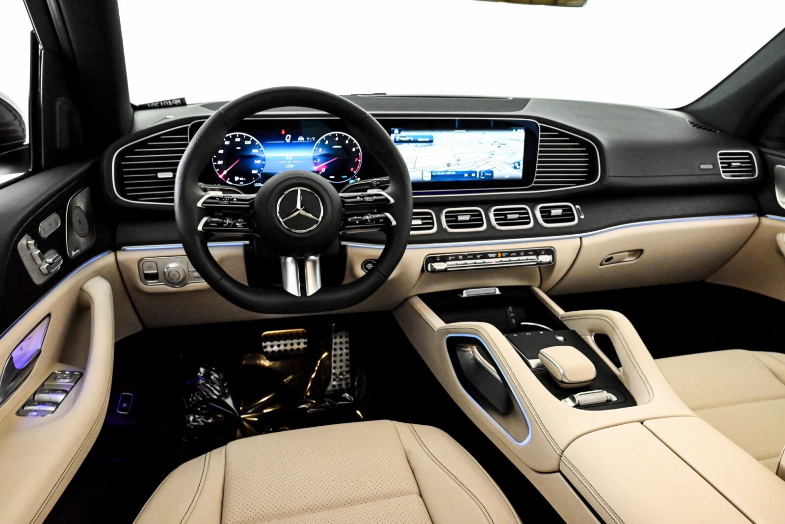 2025 Mercedes Benz GLS 450 4MATIC photo 3