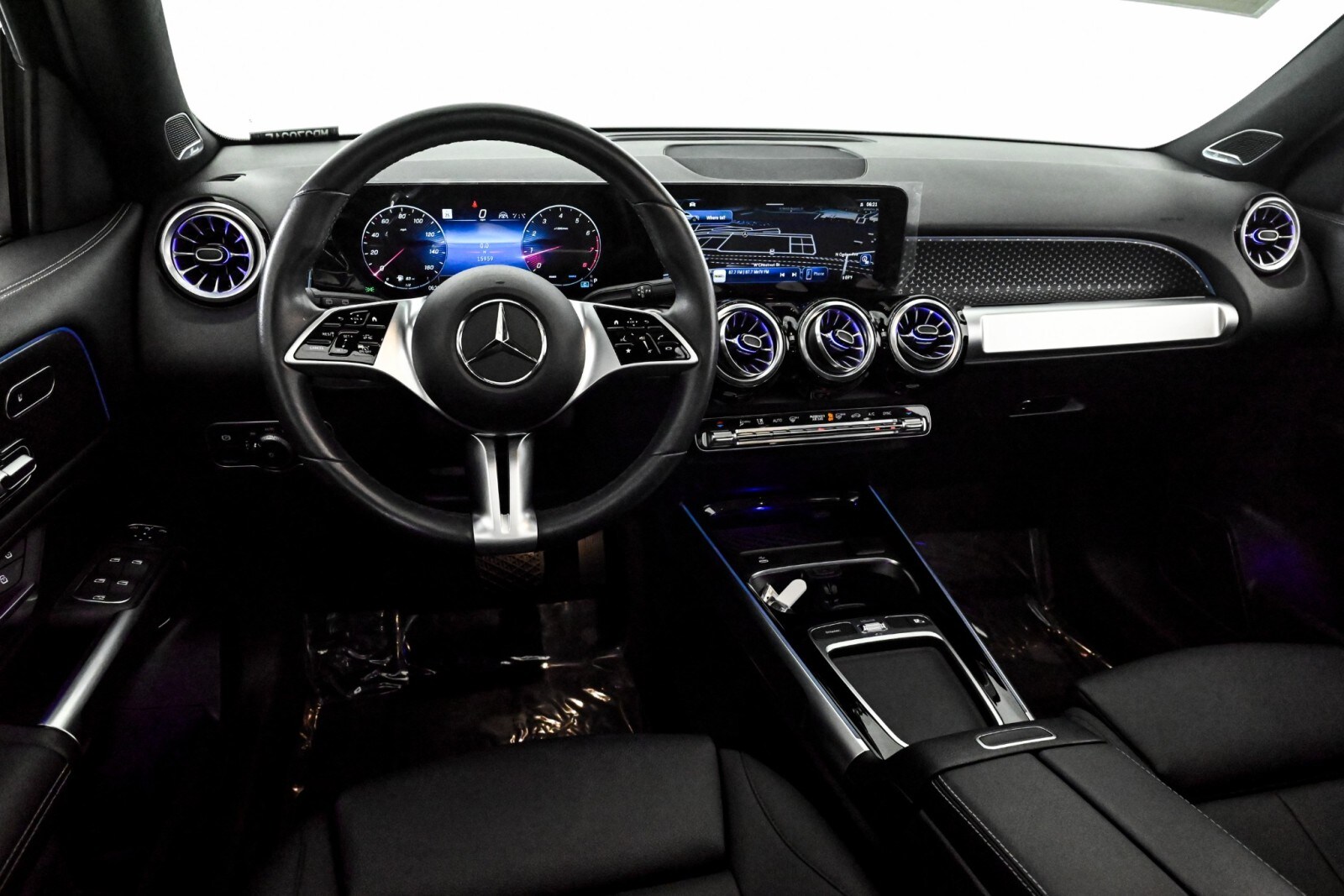 2024 Mercedes Benz GLB 250 4MATIC photo 2