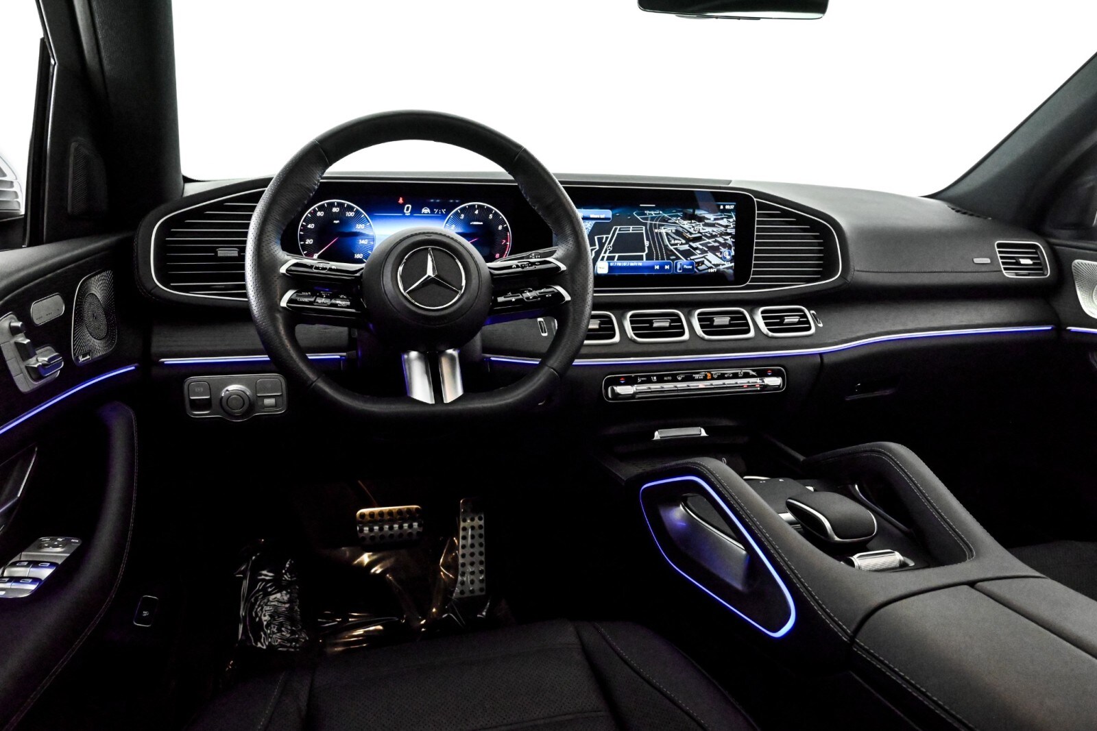 2025 Mercedes Benz GLS 450 4MATIC photo 2