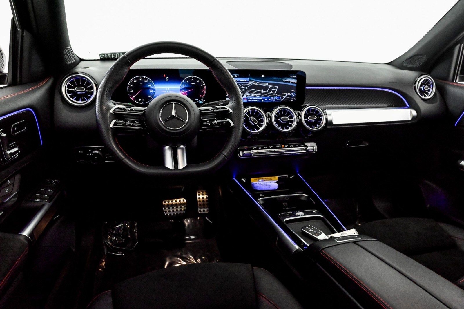 2025 Mercedes Benz GLB 250 4MATIC photo 4