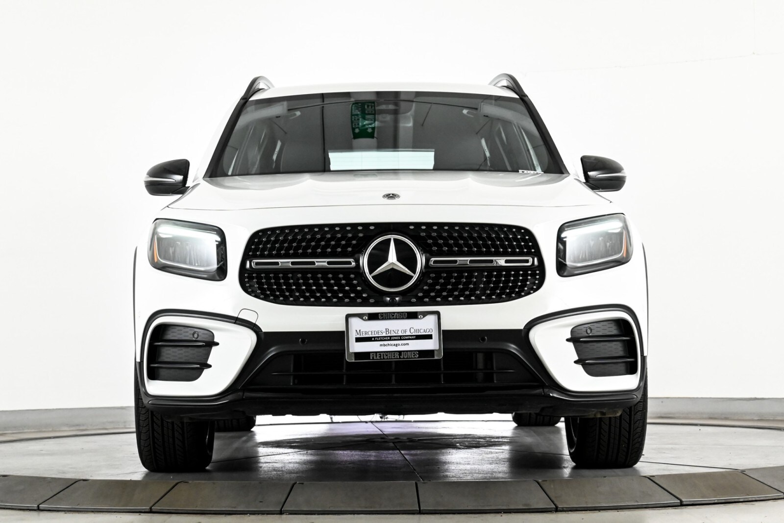 2025 Mercedes Benz GLB 250 4MATIC photo 2