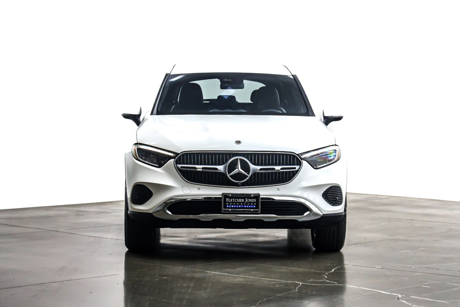 2025 Mercedes Benz GLC 300 photo 2