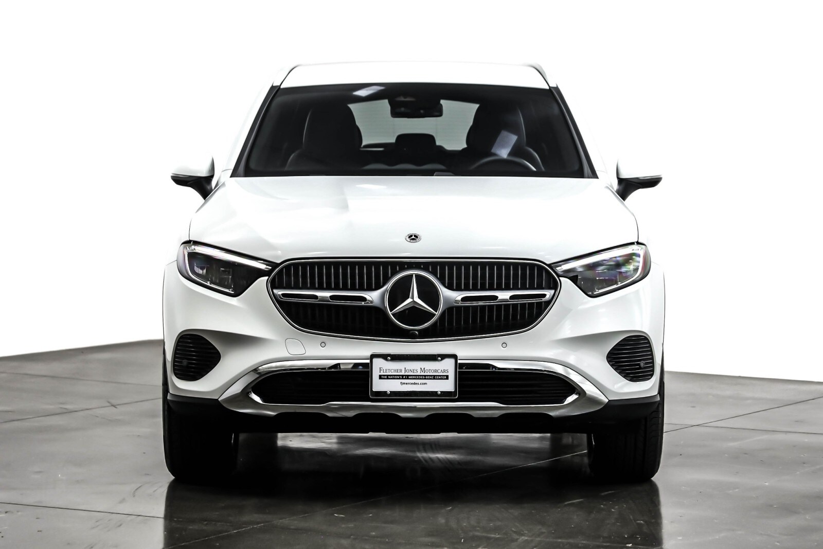 2025 Mercedes Benz GLC 300 photo 2