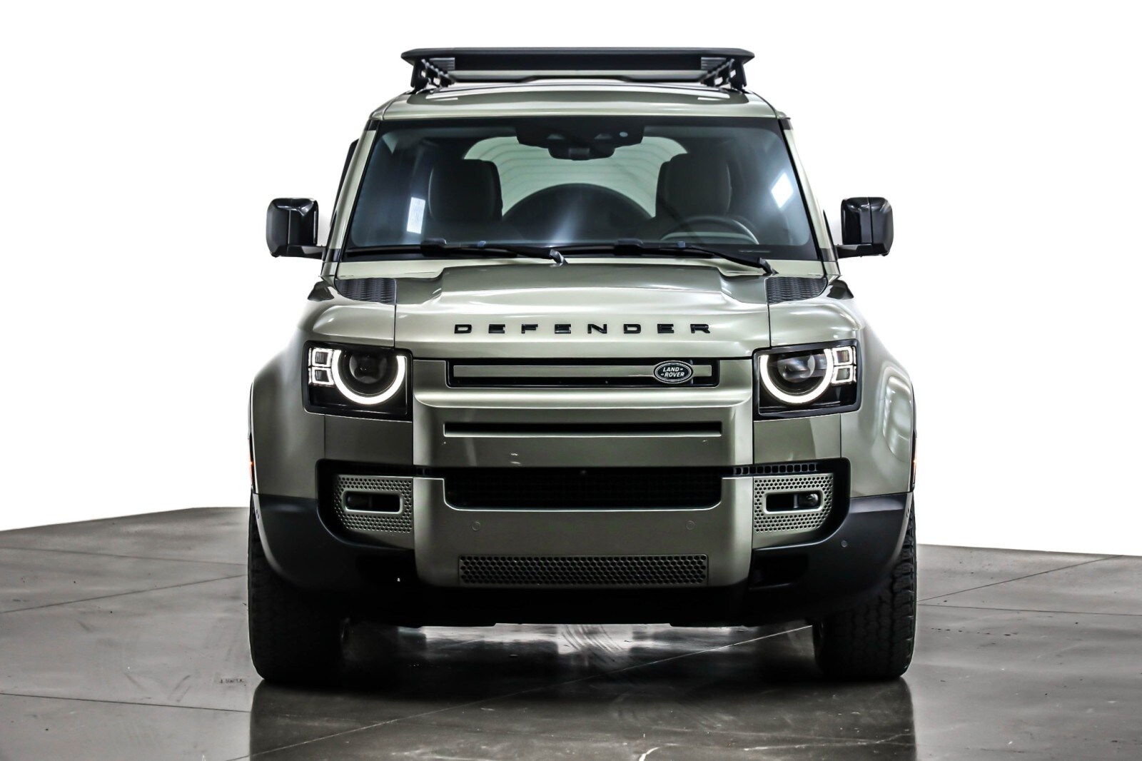 2023 Land Rover Defender 110 SE photo 2