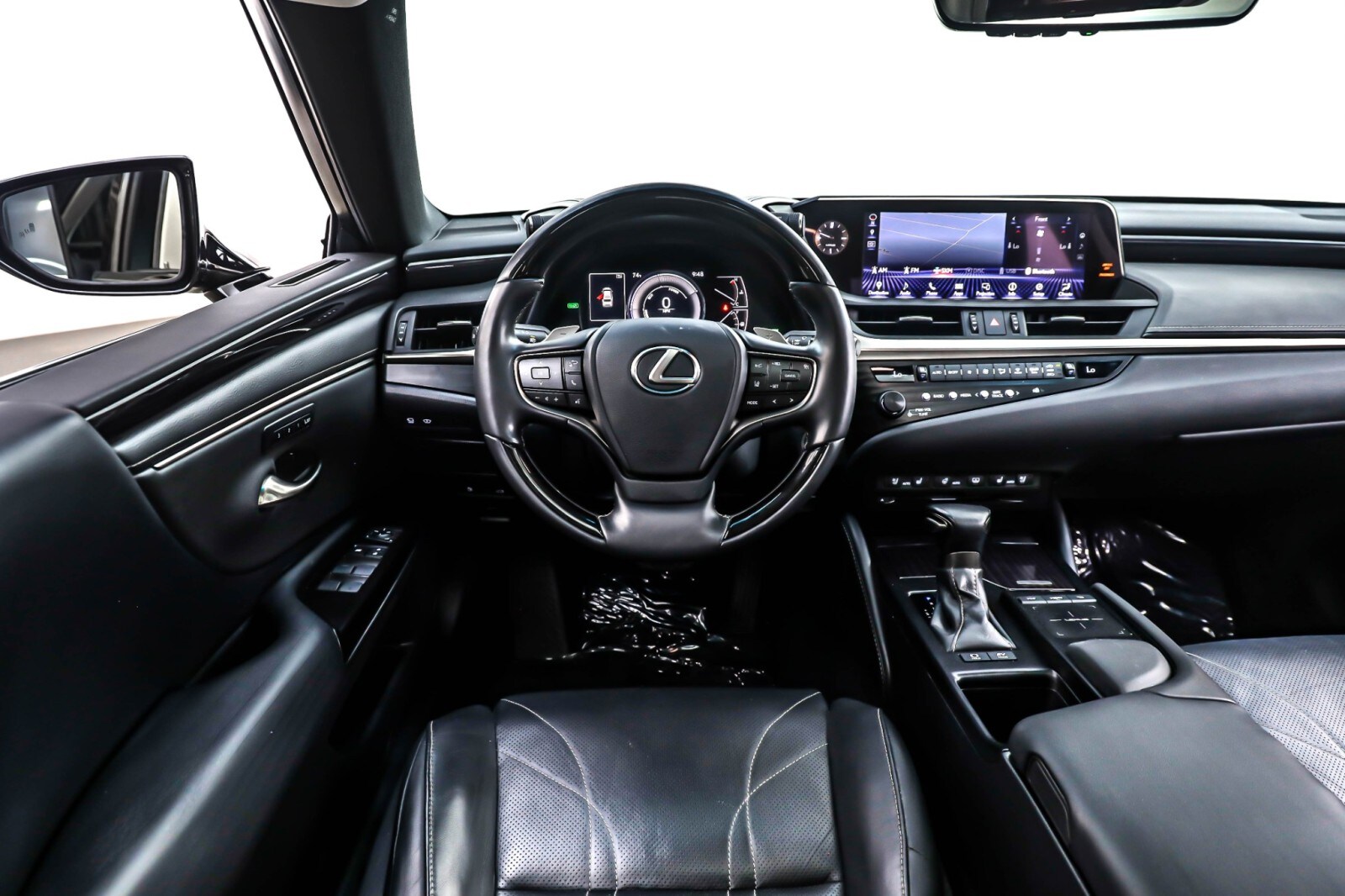 2019 Lexus ES 300h photo 4
