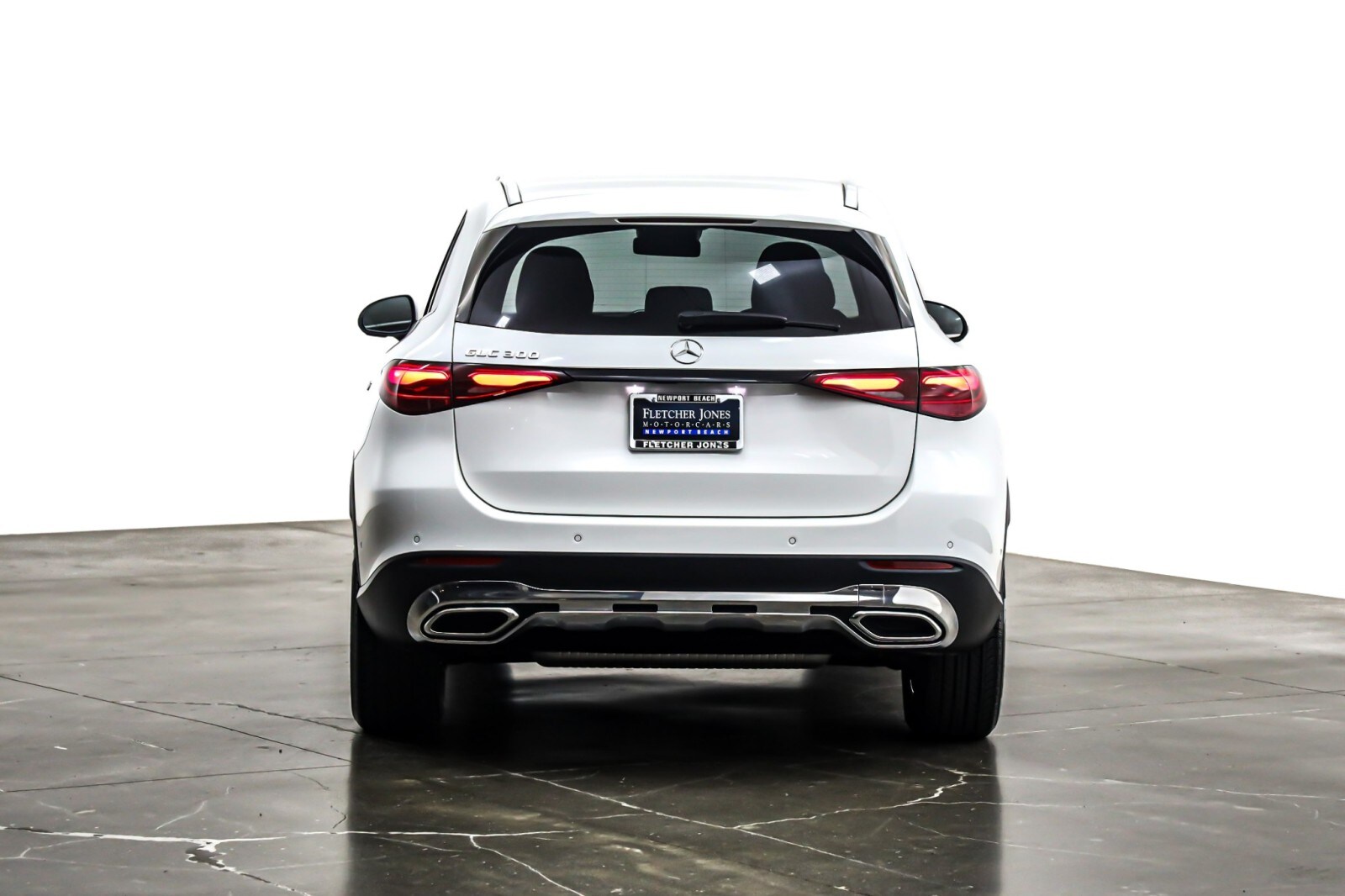2025 Mercedes Benz GLC 300 photo 3
