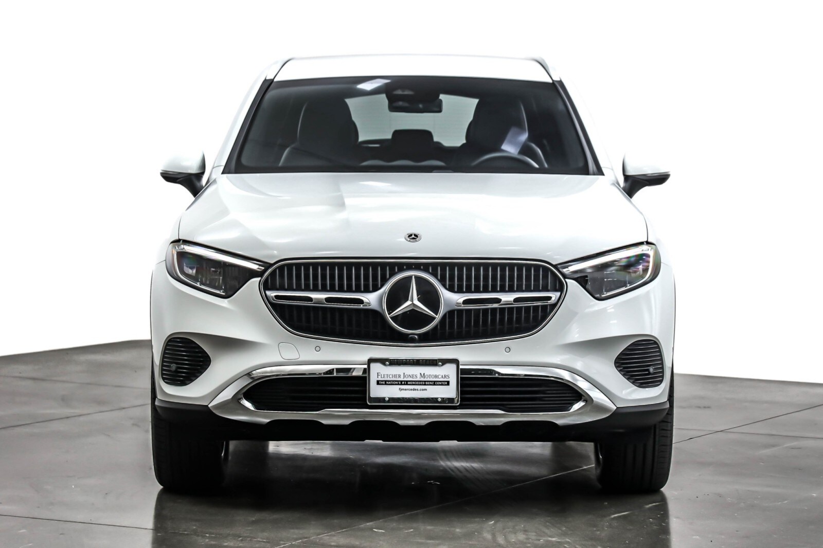 2025 Mercedes Benz GLC 300 photo 2