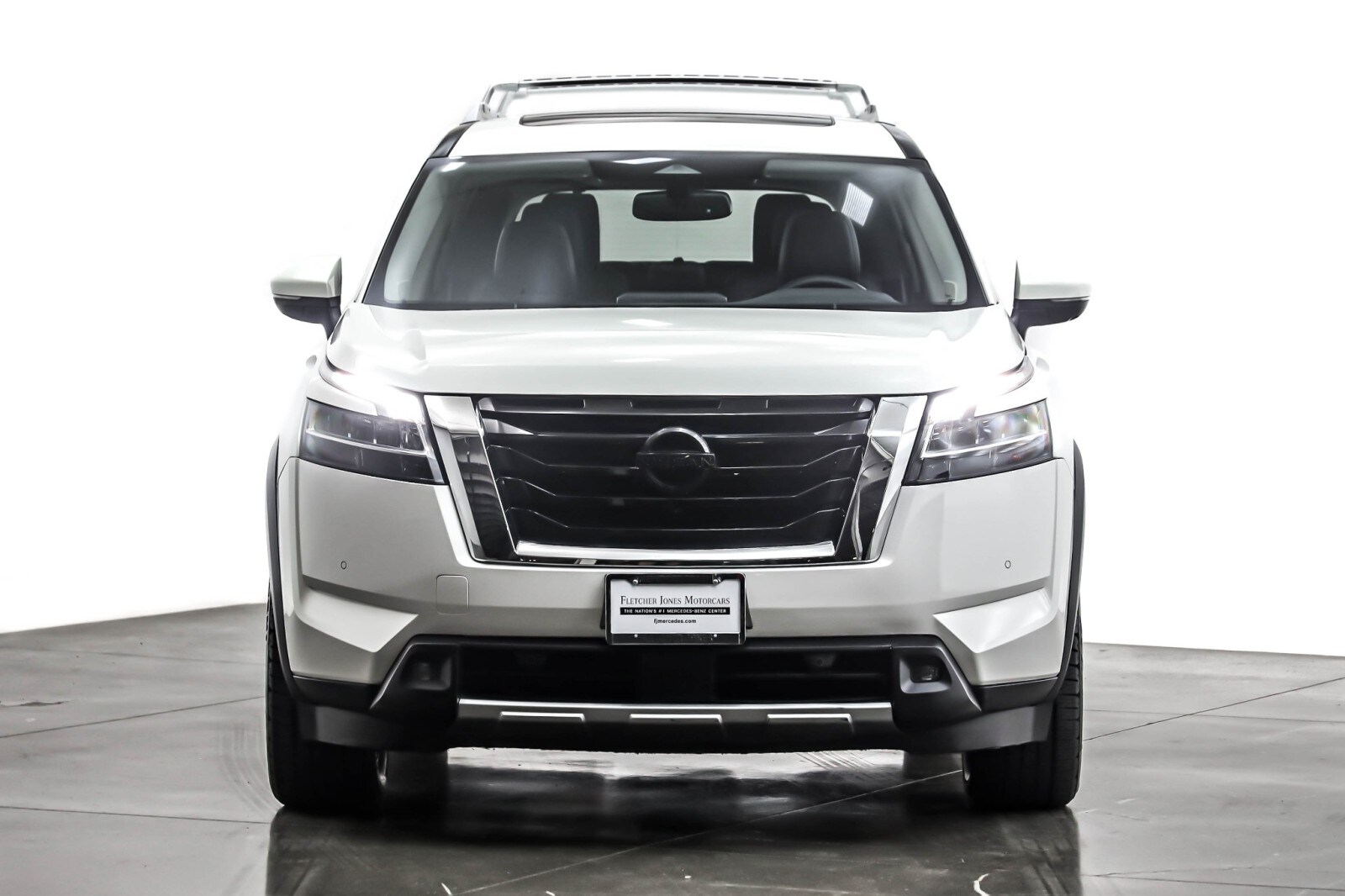2022 Nissan Pathfinder SL photo 2