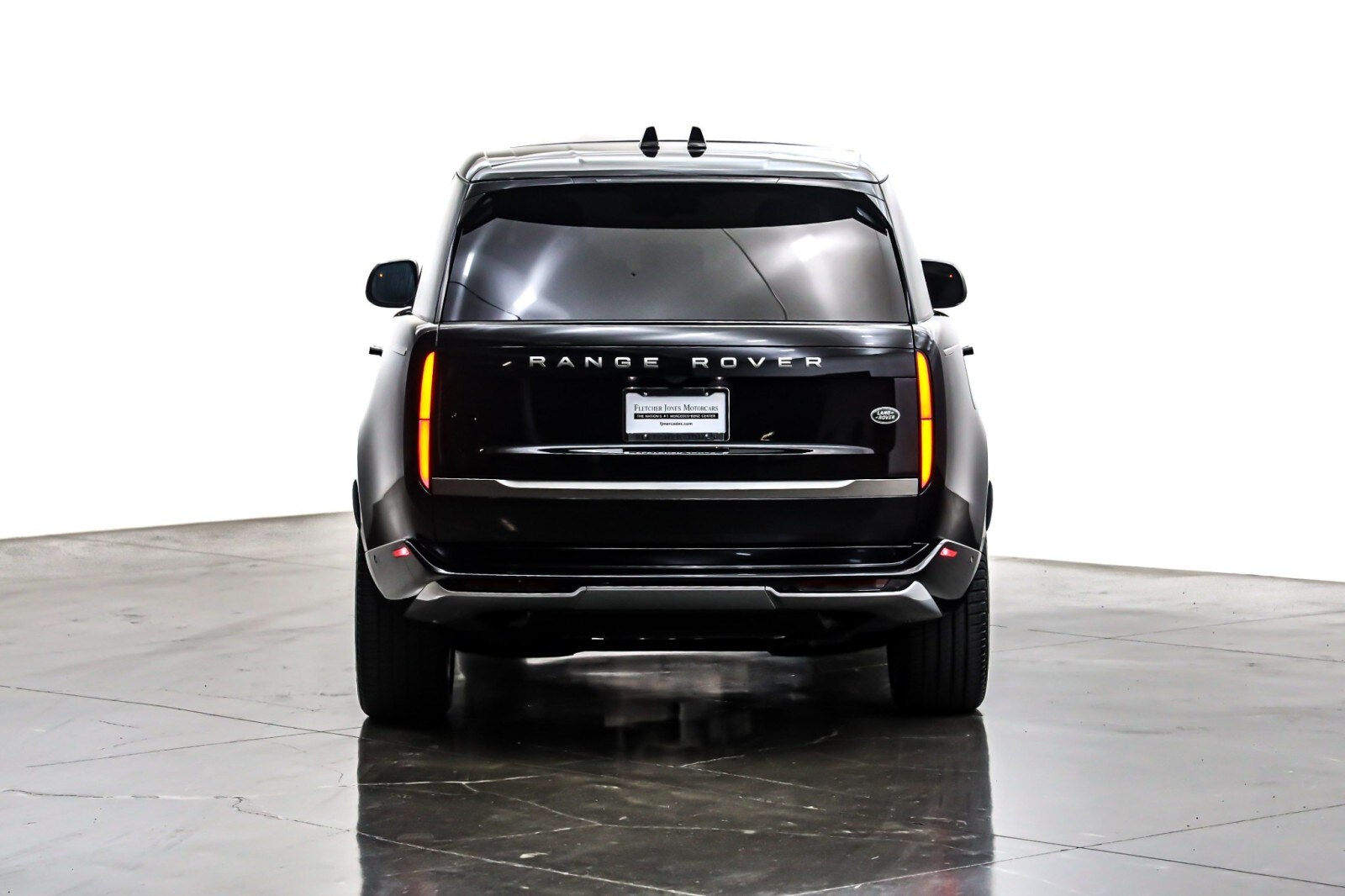 2023 Land Rover Range Rover SE photo 3