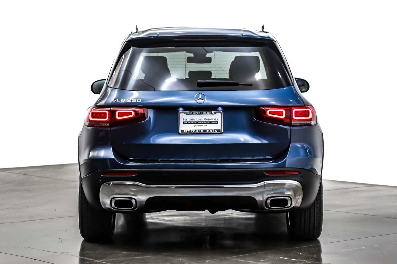 2023 Mercedes Benz GLB 250 photo 3