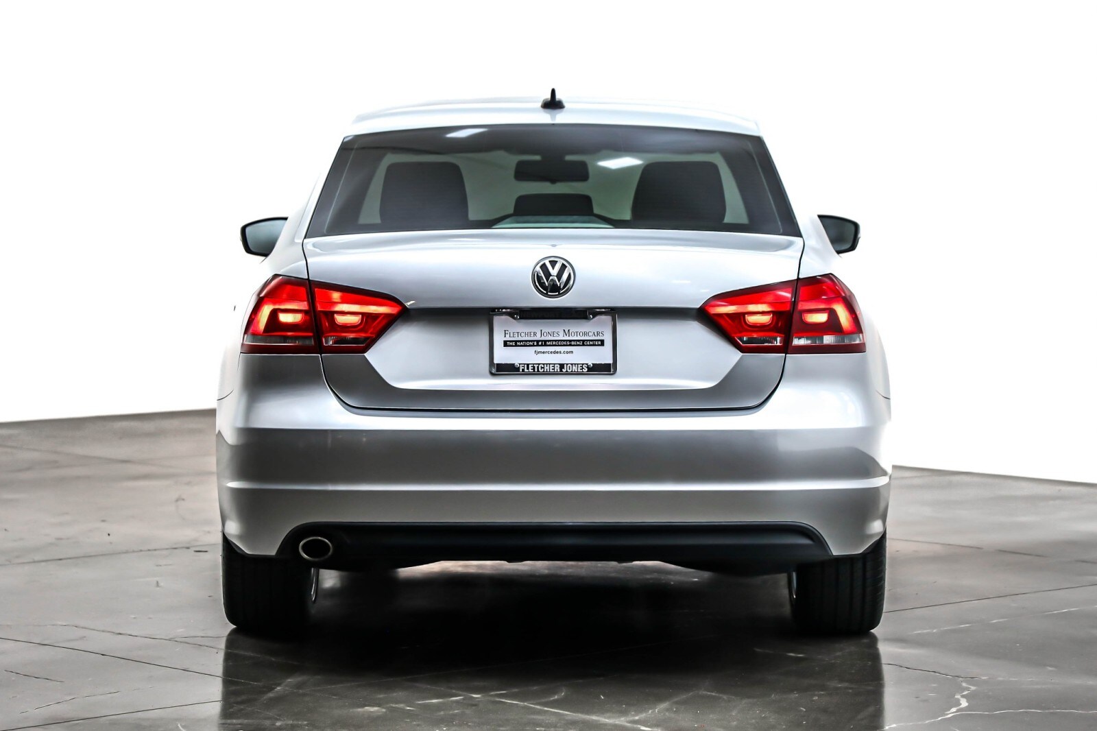 2015 Volkswagen Passat SE photo 3