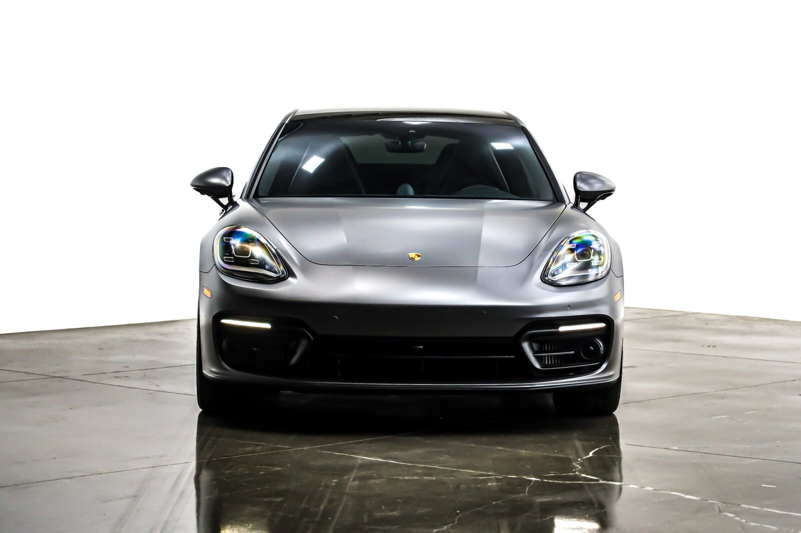 2023 Porsche Panamera 4 Platinum photo 2