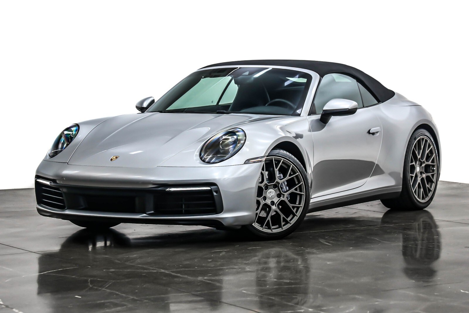2020 Porsche 911 Cabriolet photo 2